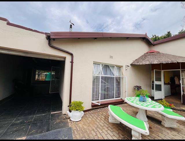 3 BEDROOM HOUSE FOR SALE IN ROTHDENE